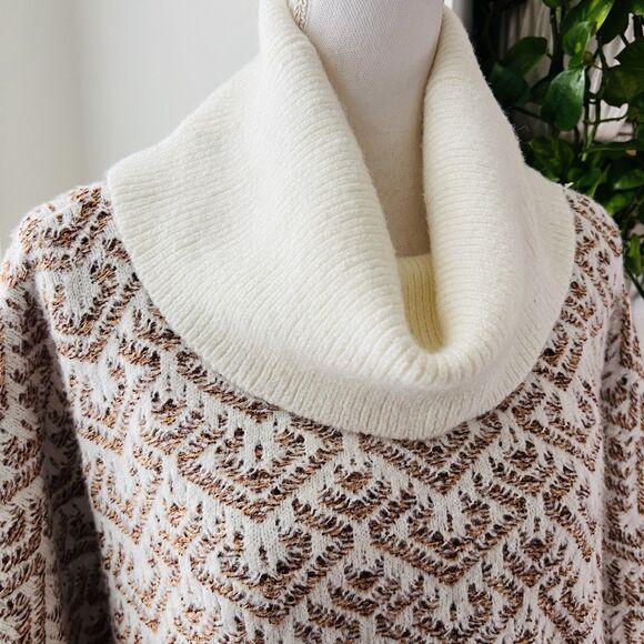 NWT World Market Brown & White Super Soft Thick Knit Fringed Boho Poncho OS - Picture 2 of 11